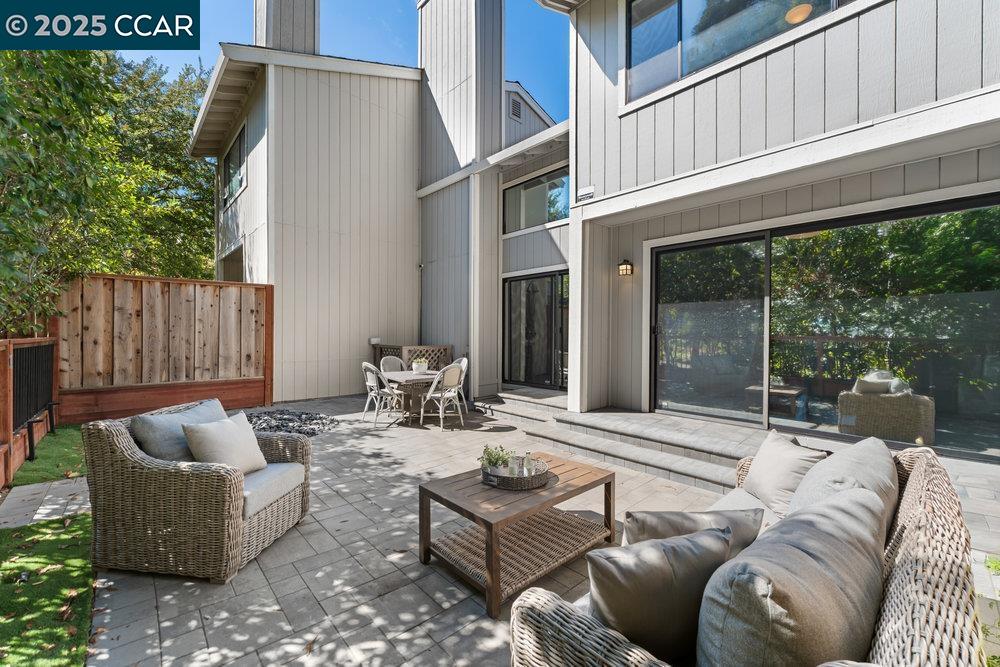 955 Camino Verde Cir