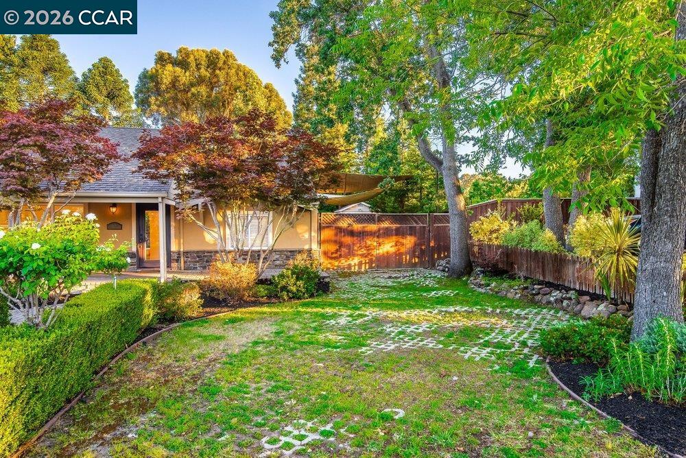 1676 Foothill Park Circle