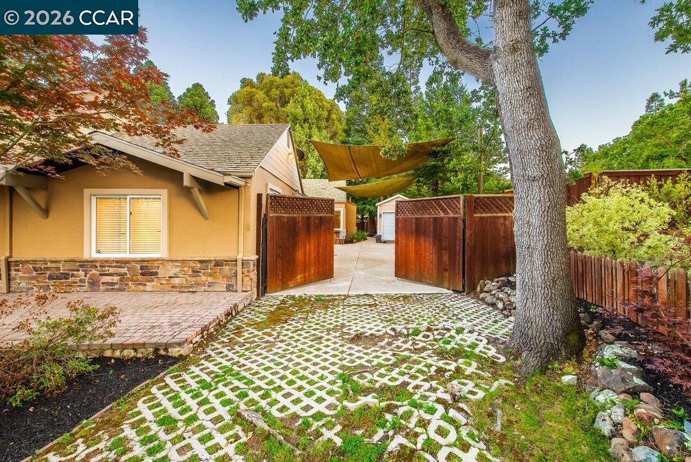 1676 Foothill Park Circle