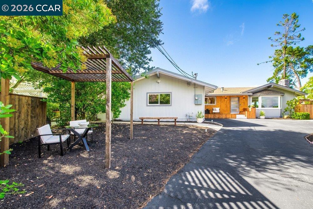1009 Regio Court