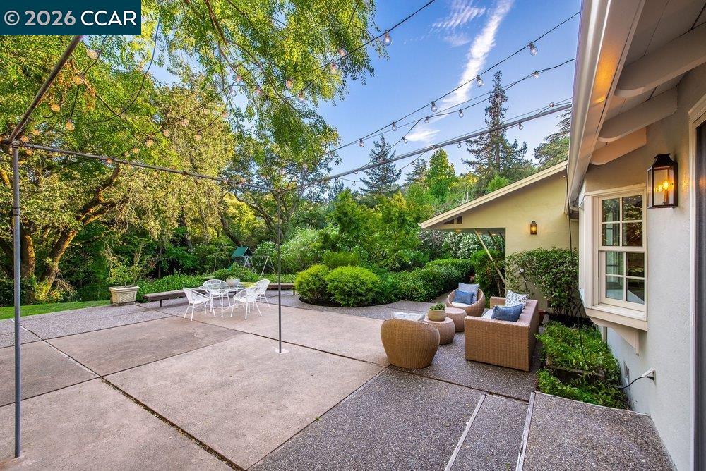 1232 Upper Happy Valley