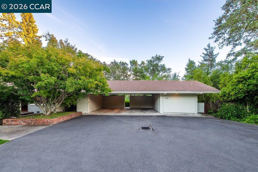 1232 Upper Happy Valley