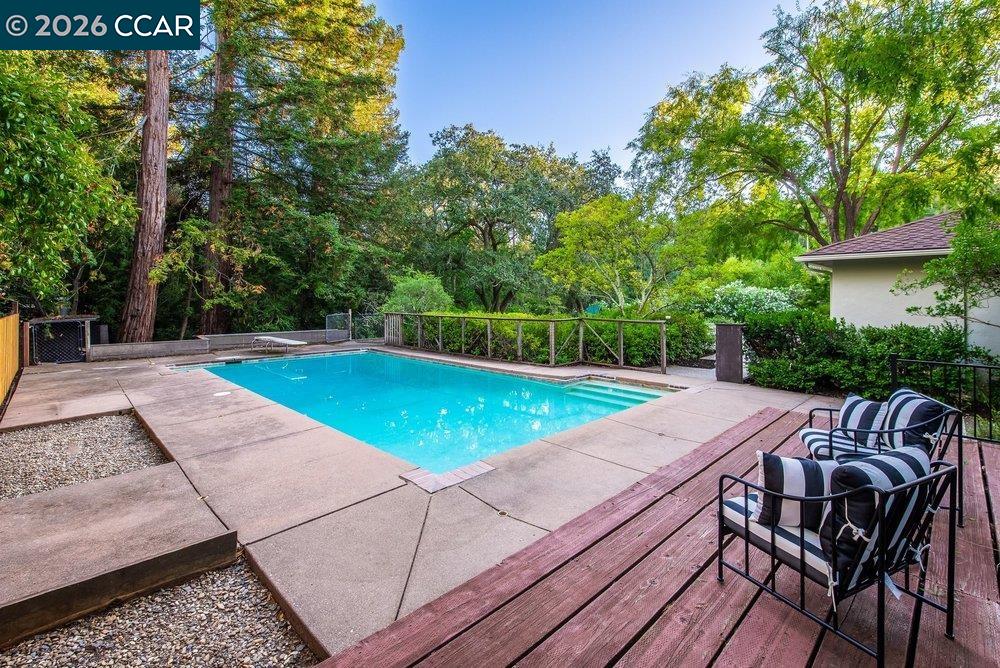 1232 Upper Happy Valley