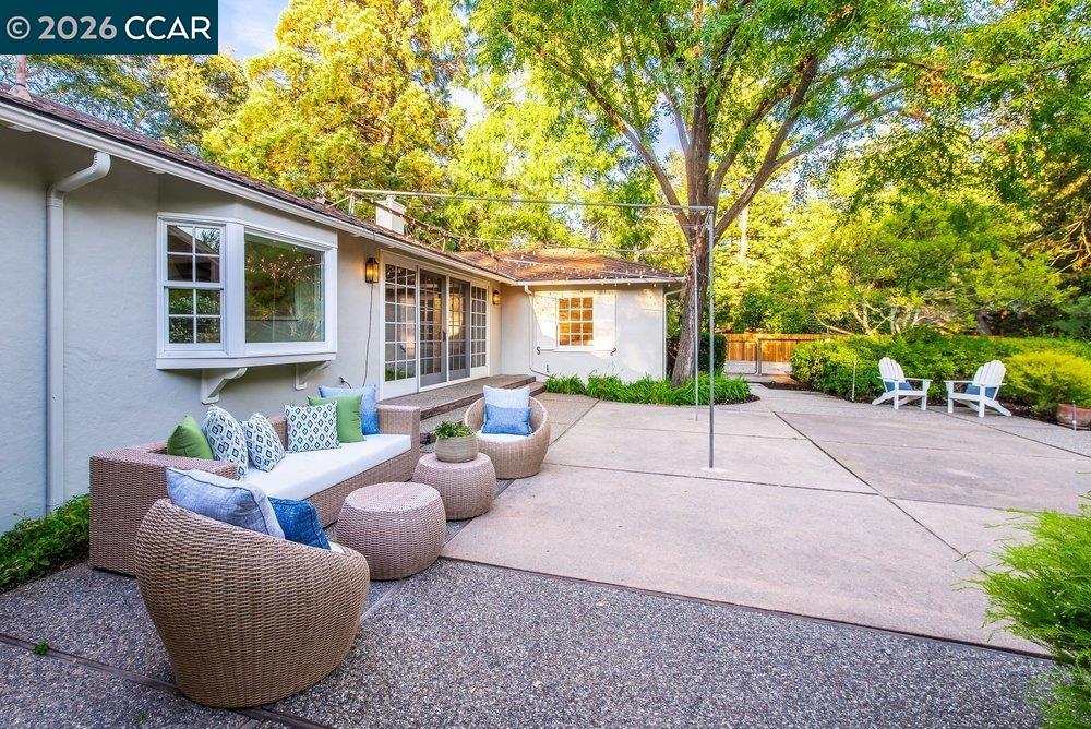 1232 Upper Happy Valley