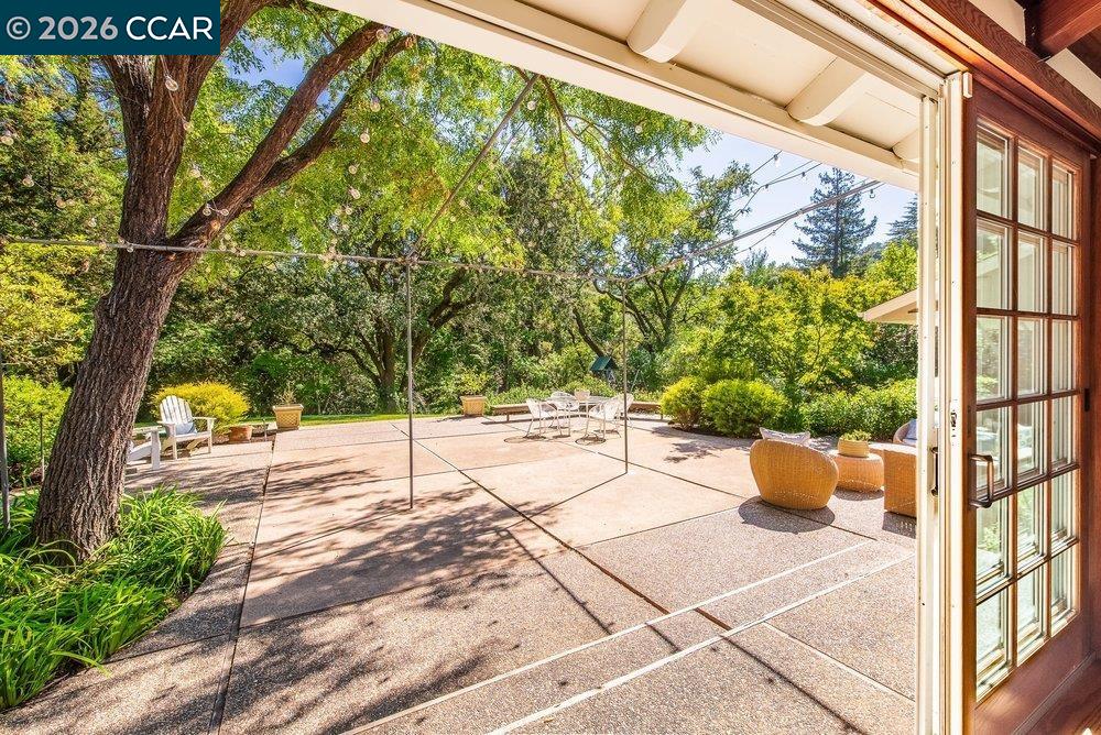 1232 Upper Happy Valley