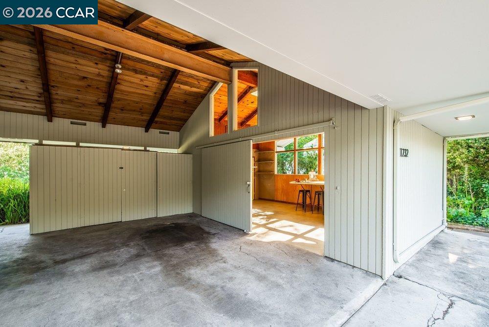 1232 Upper Happy Valley
