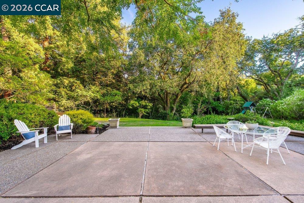 1232 Upper Happy Valley