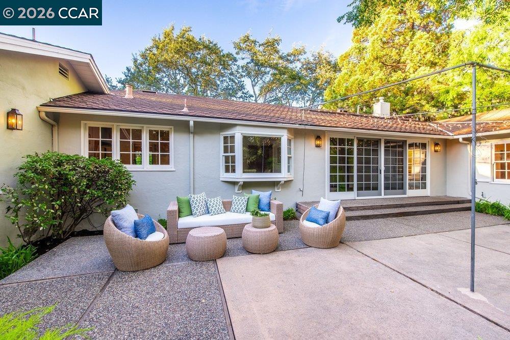 1232 Upper Happy Valley