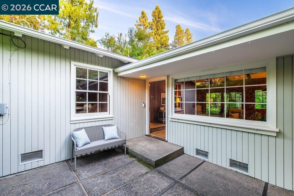 1232 Upper Happy Valley