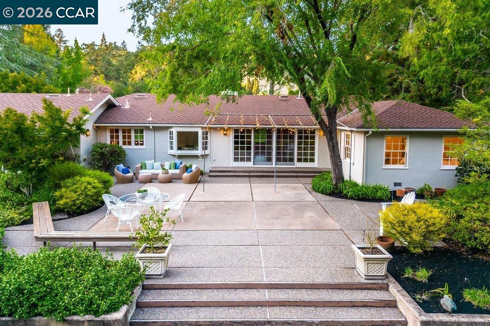 1232 Upper Happy Valley