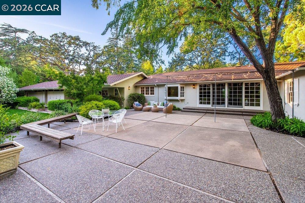 1232 Upper Happy Valley