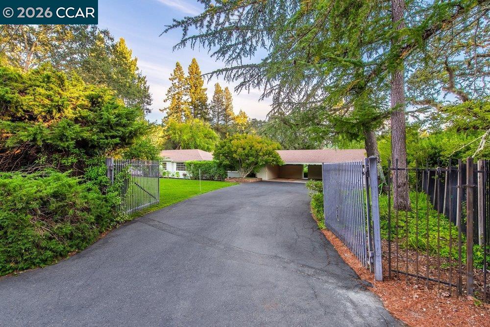 1232 Upper Happy Valley
