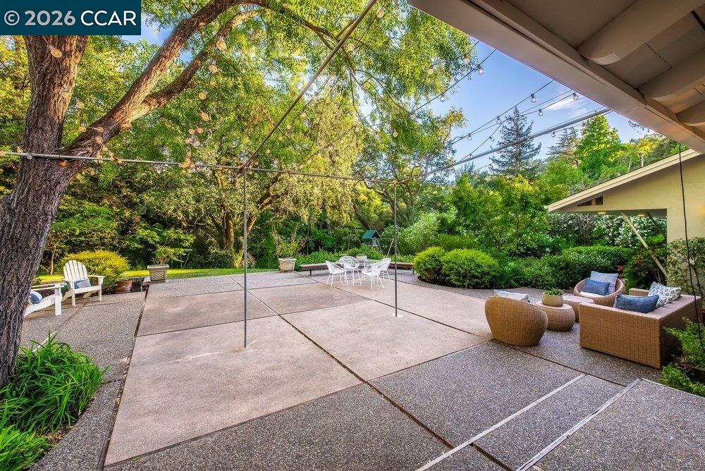 1232 Upper Happy Valley