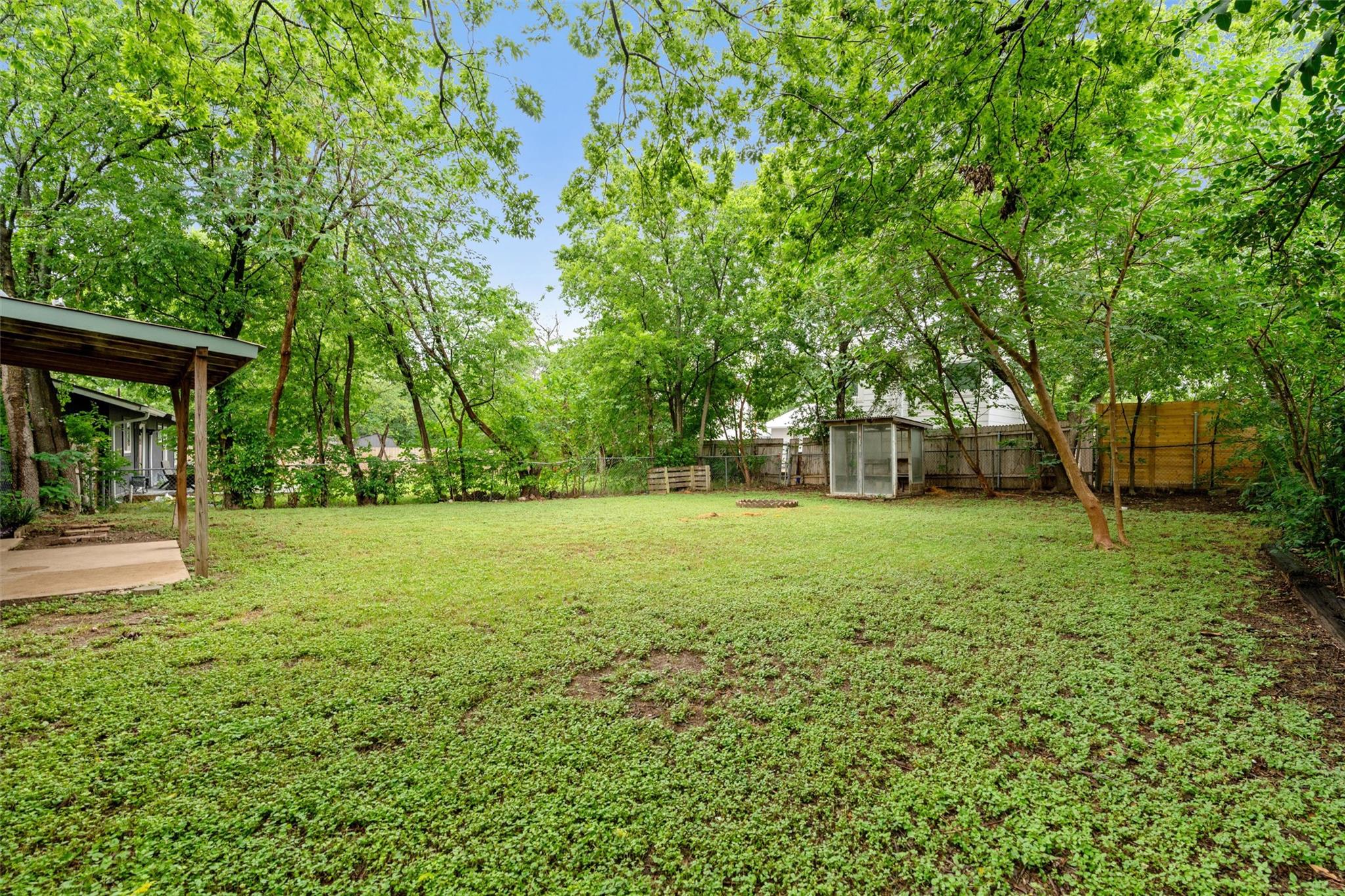 809 Eberhart LN