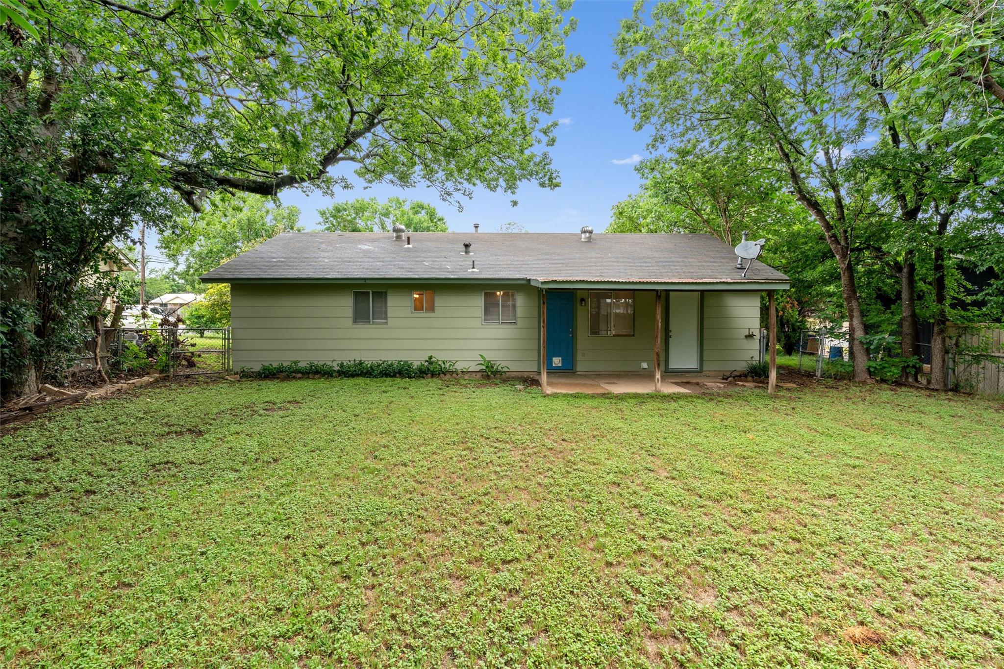 809 Eberhart LN