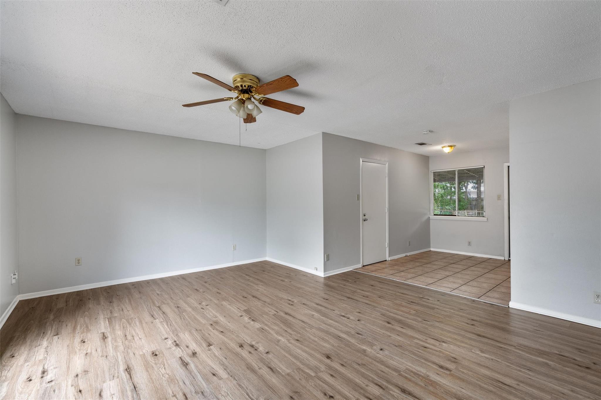 809 Eberhart LN