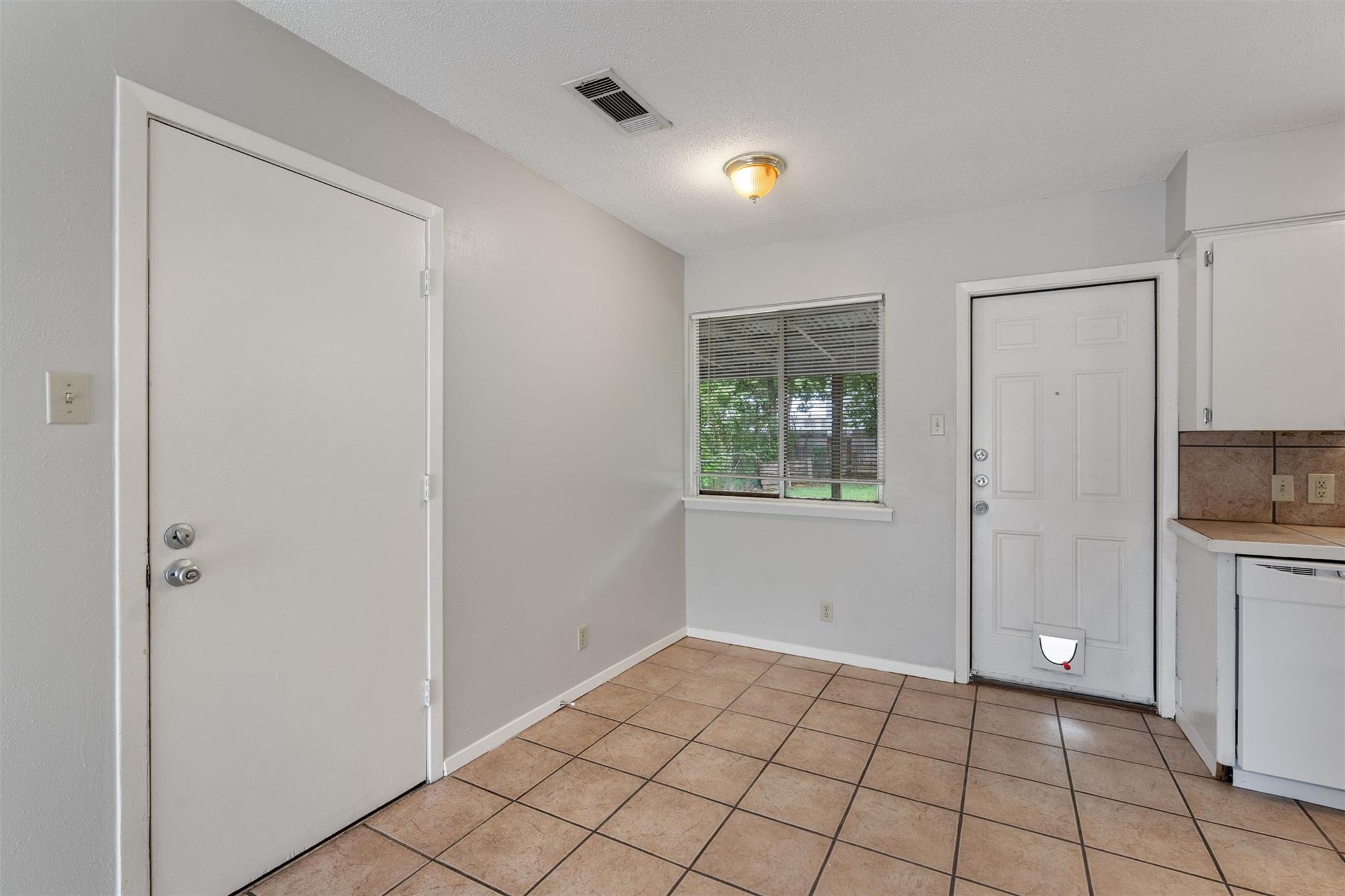 809 Eberhart LN