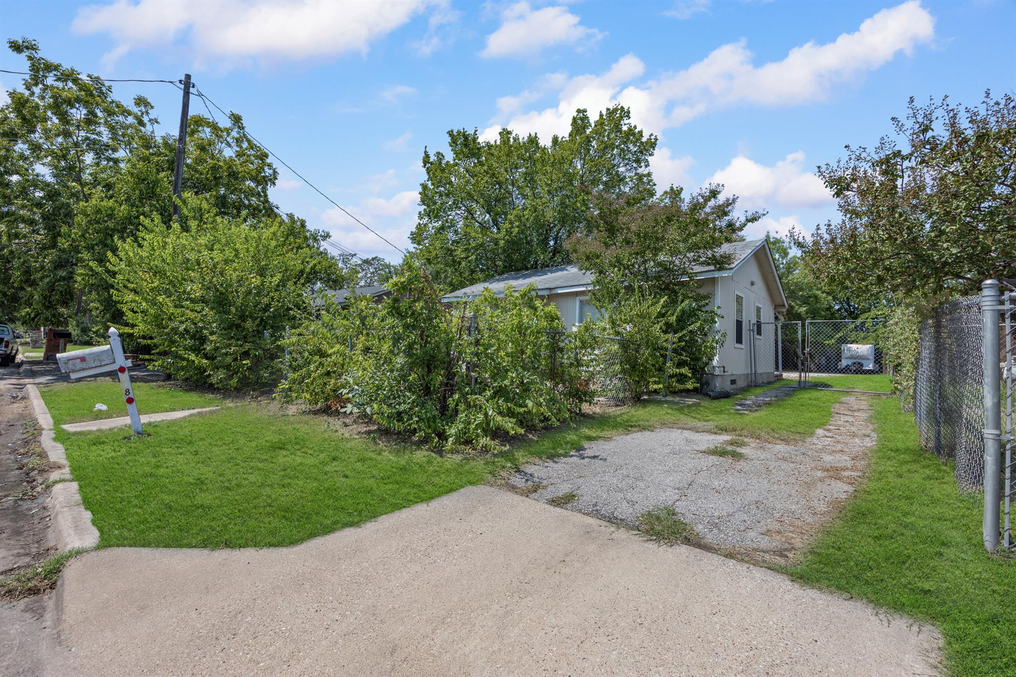 908 Vargas RD