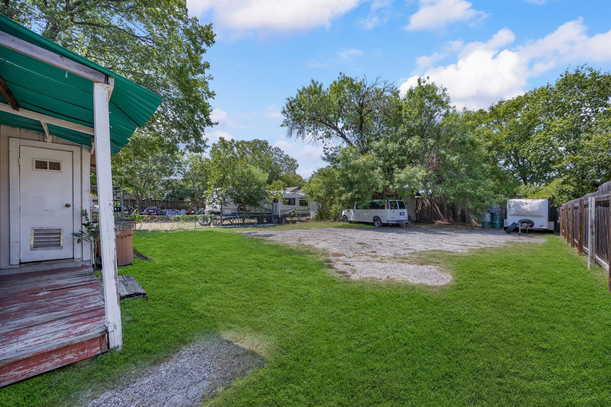 908 Vargas RD