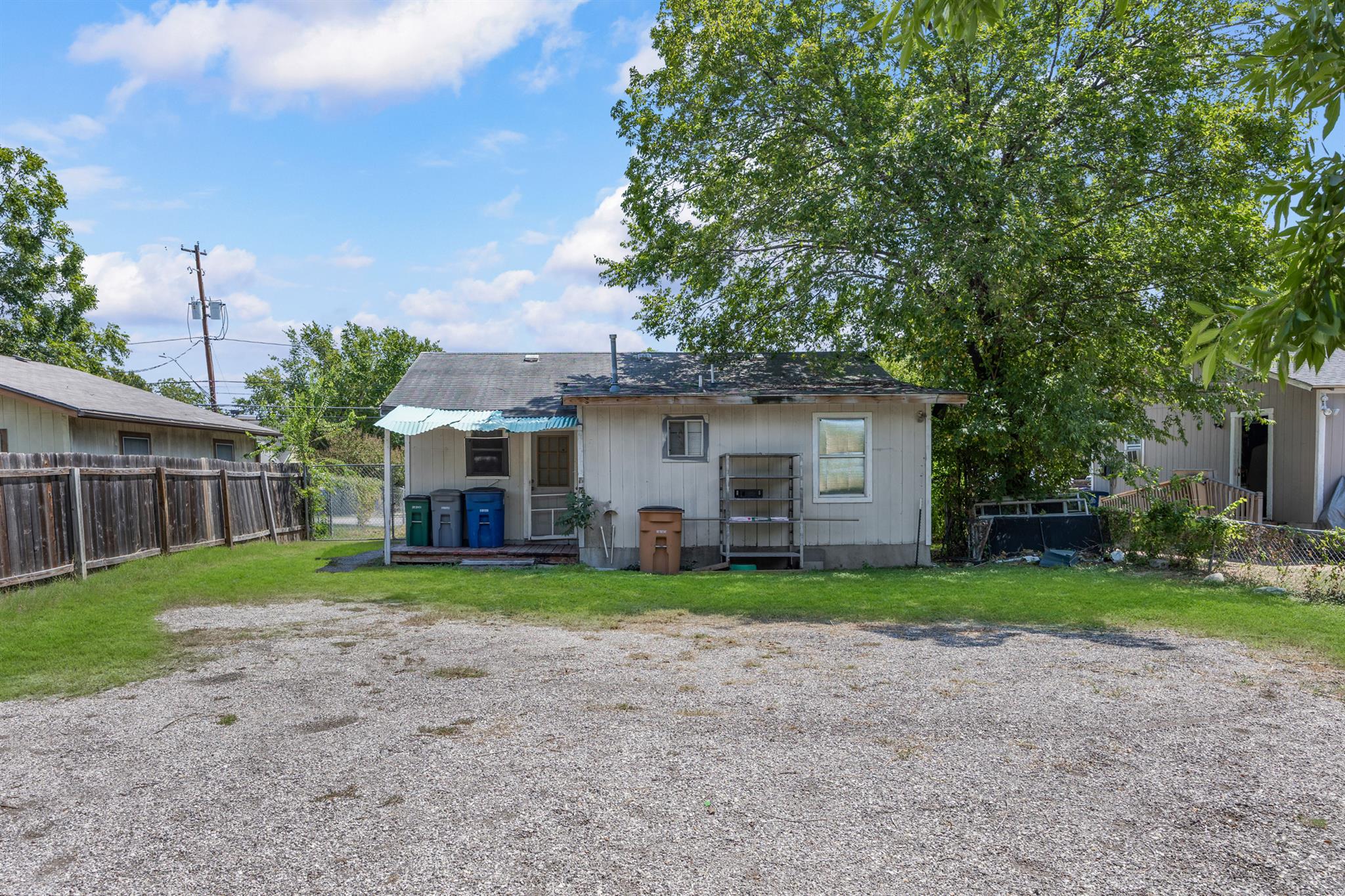 908 Vargas RD