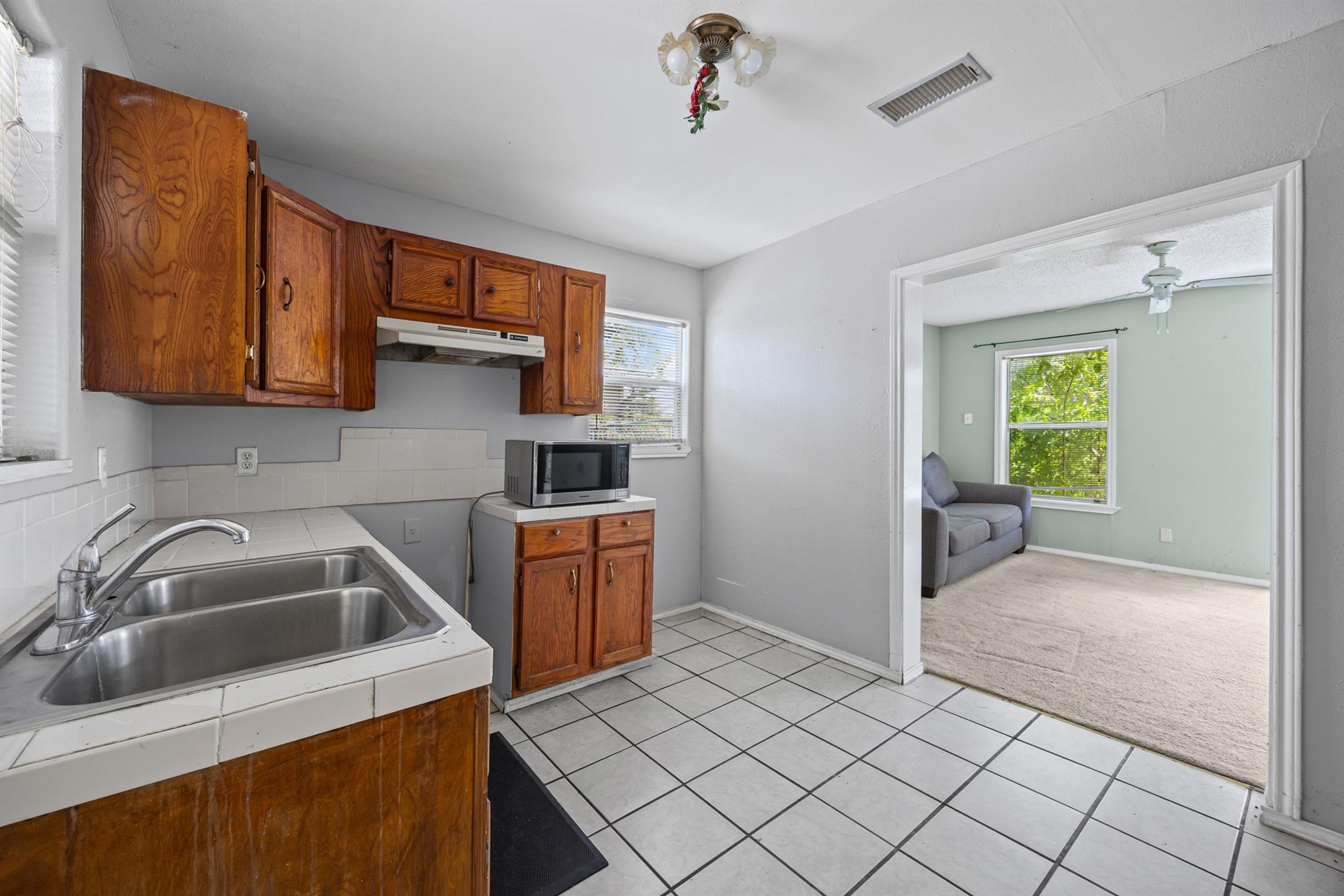 908 Vargas RD