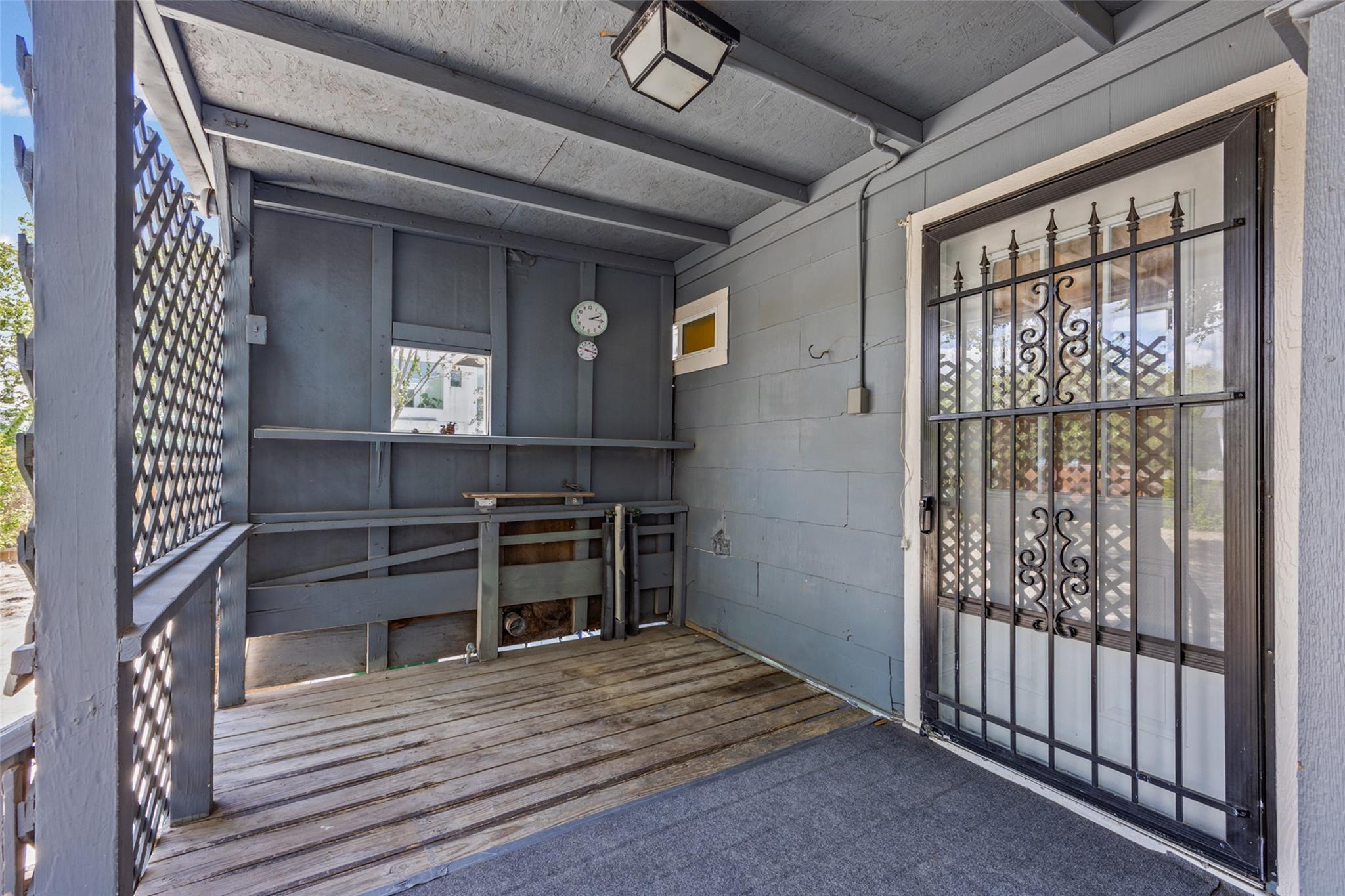 906 W Elizabeth ST