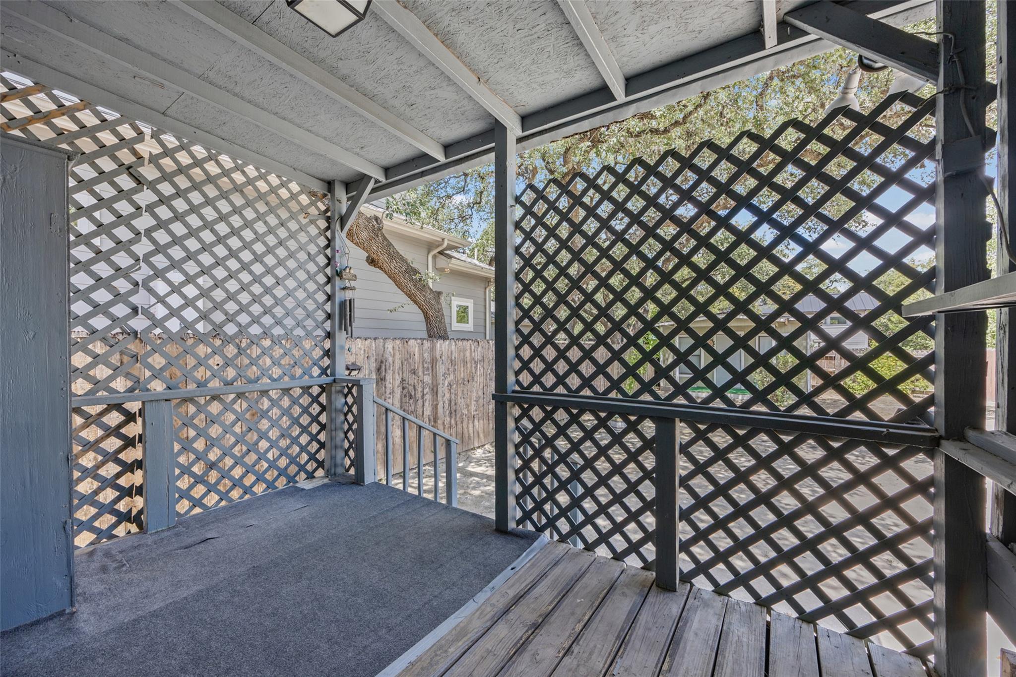 906 W Elizabeth ST