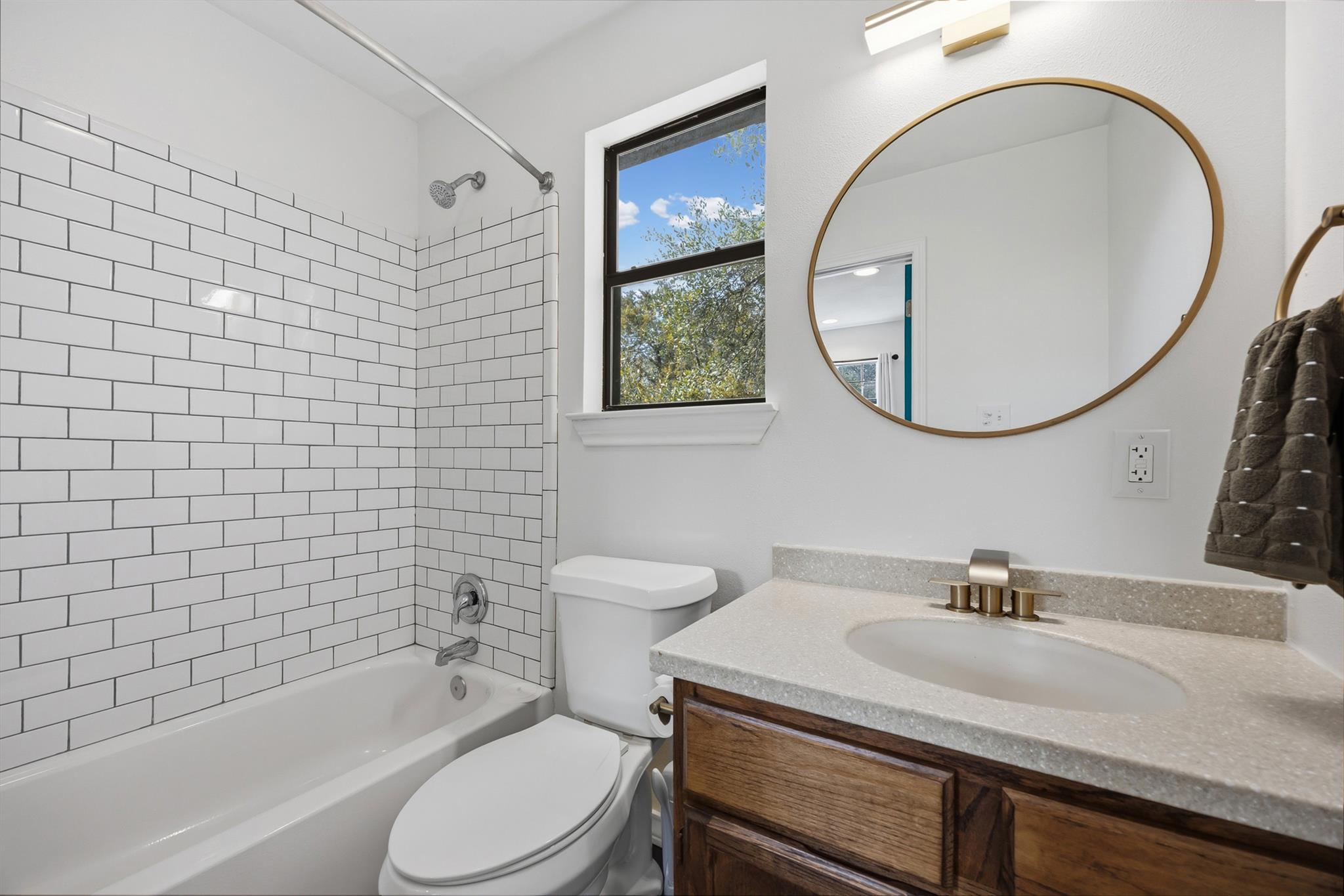 4105 Summit Hurst