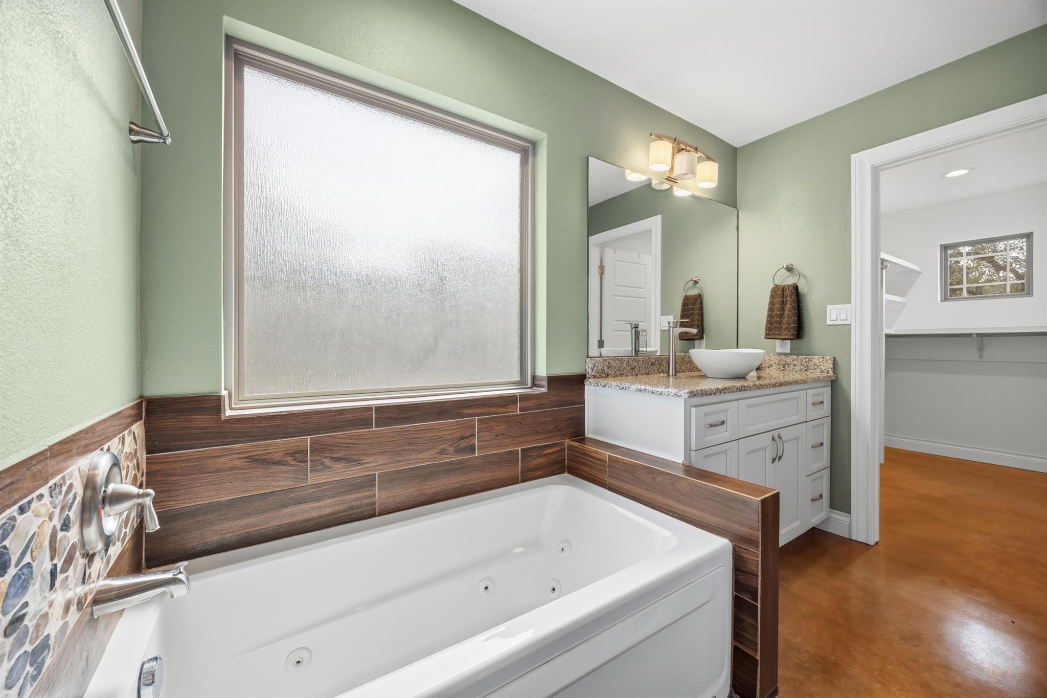 4105 Summit Hurst