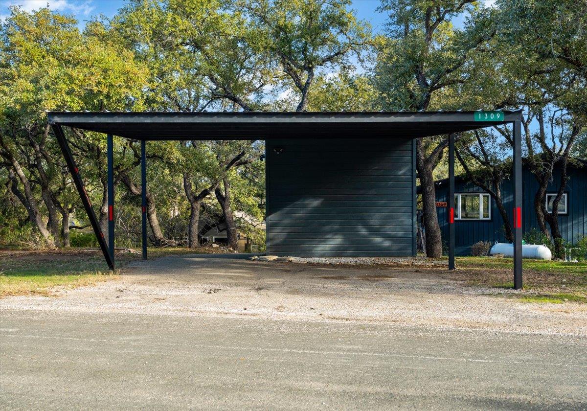 1309 Edgewater DR