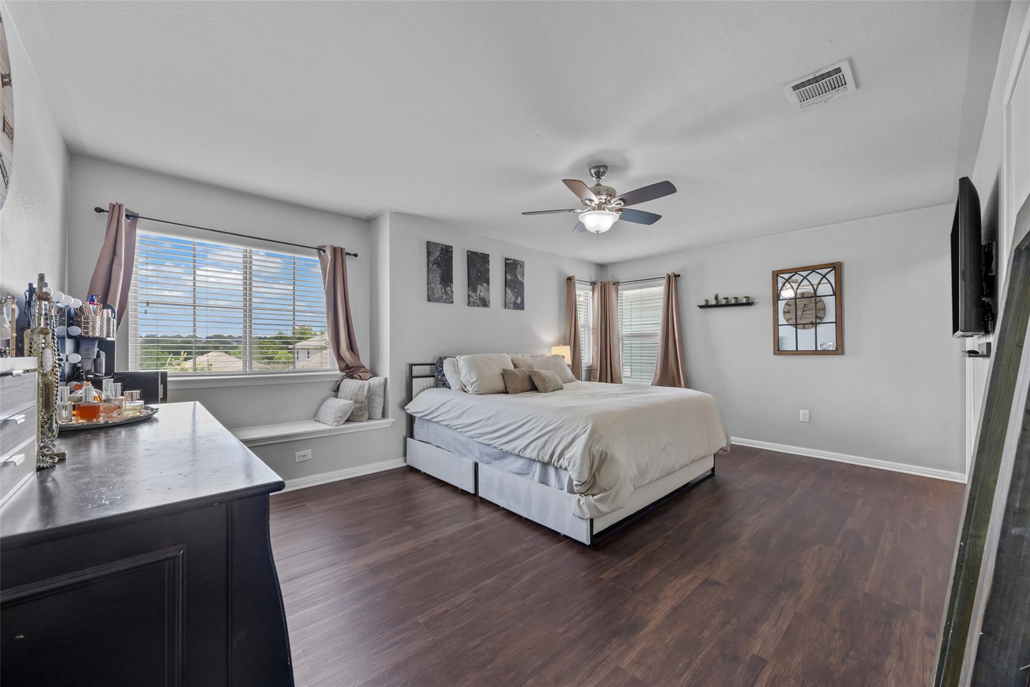 230 Eagle Brook LN