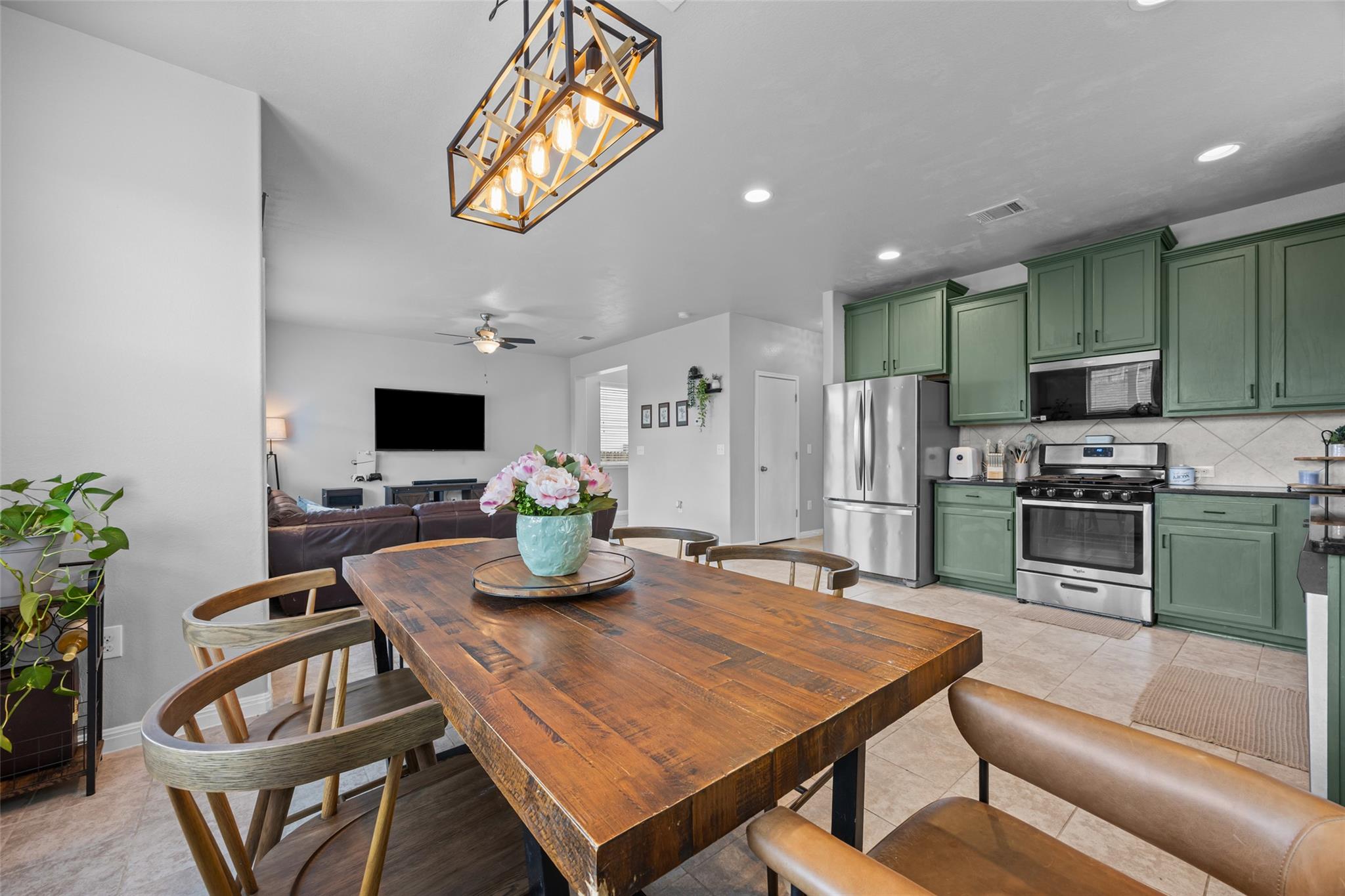 230 Eagle Brook LN