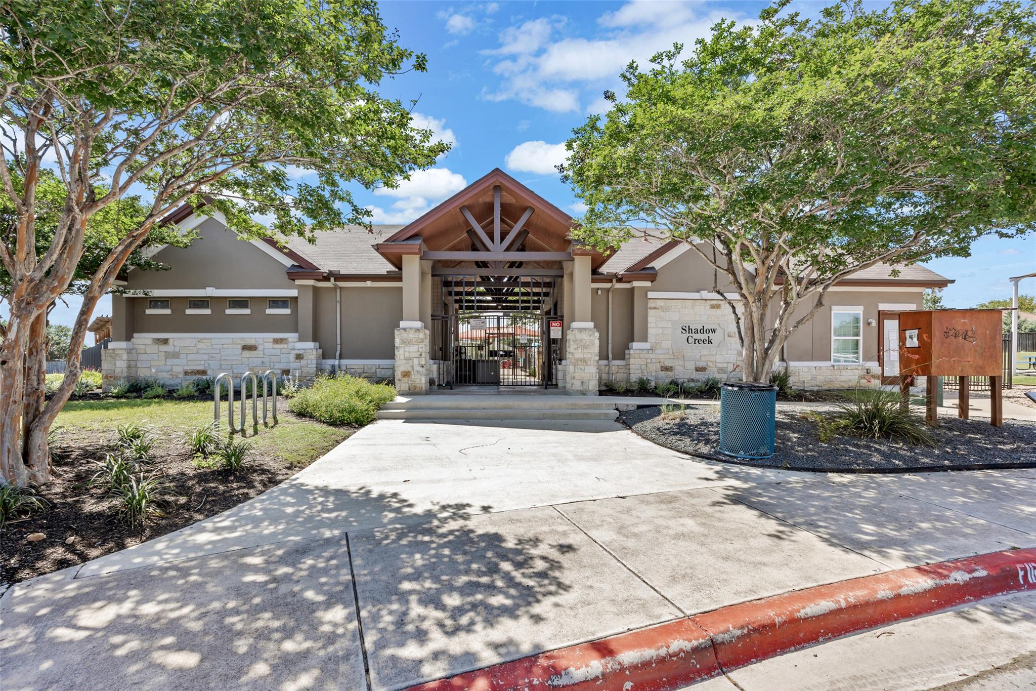 230 Eagle Brook LN