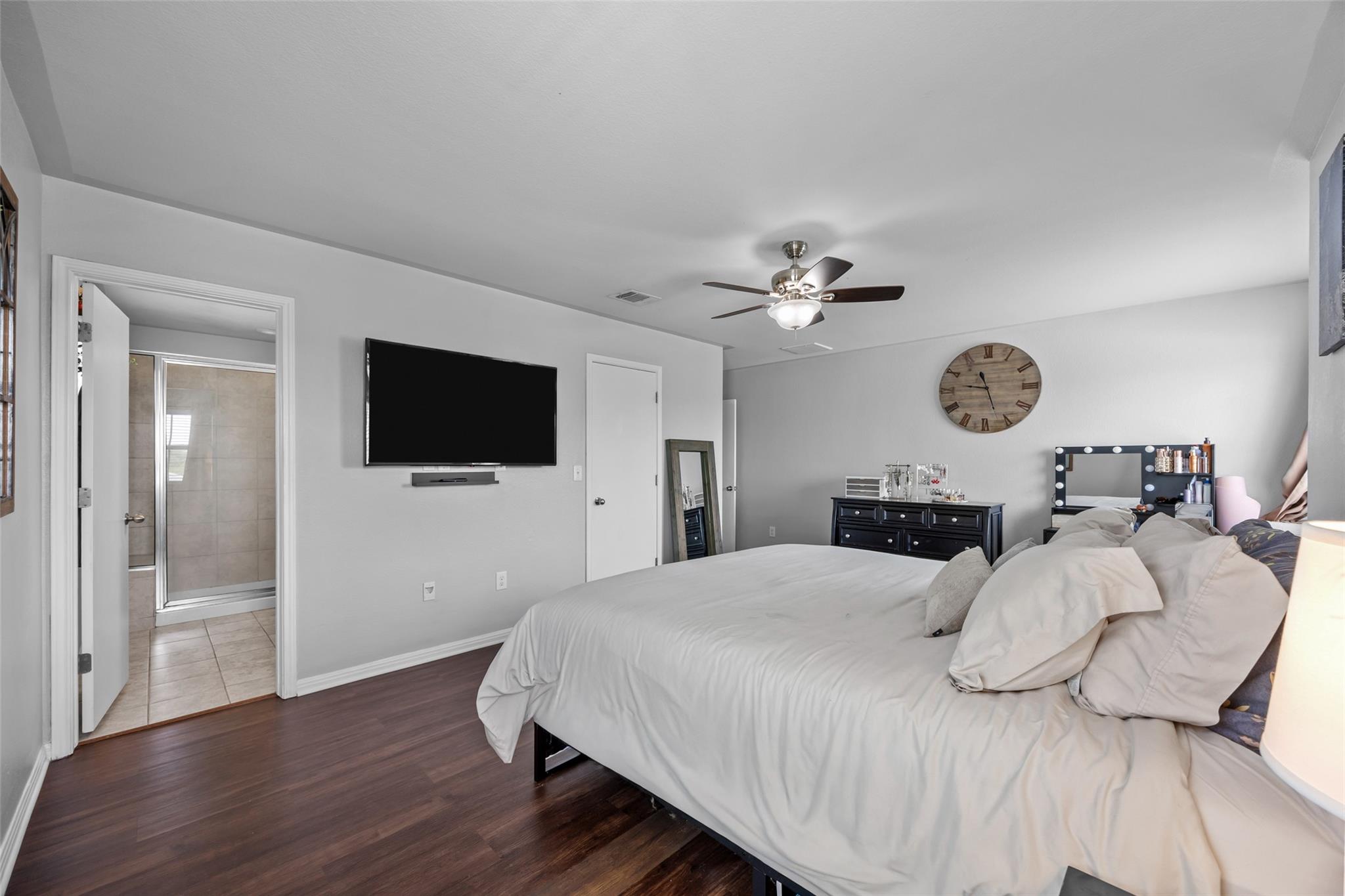 230 Eagle Brook LN