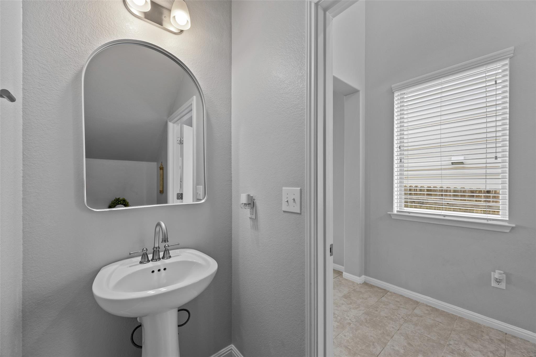 230 Eagle Brook LN