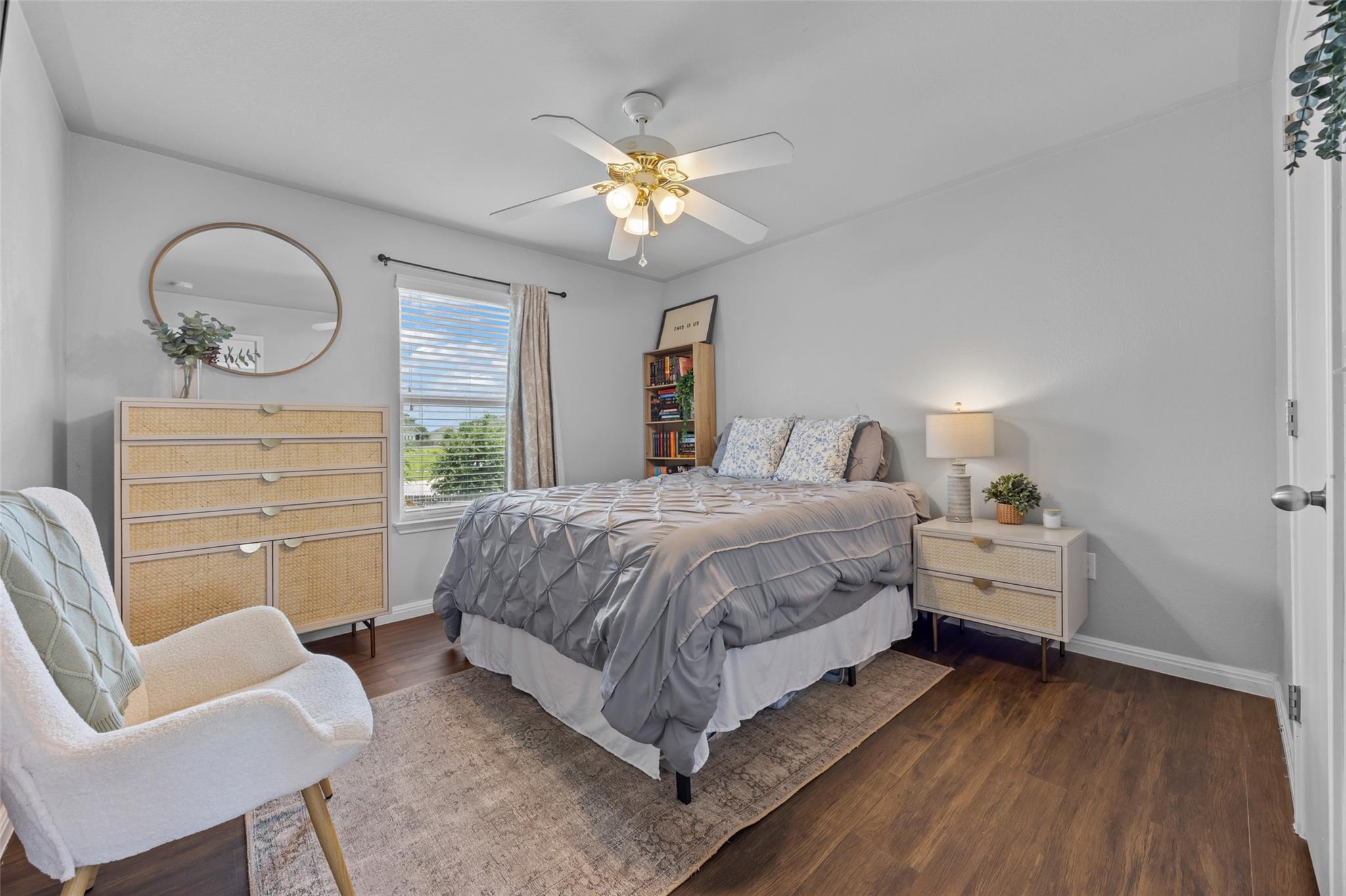 230 Eagle Brook LN
