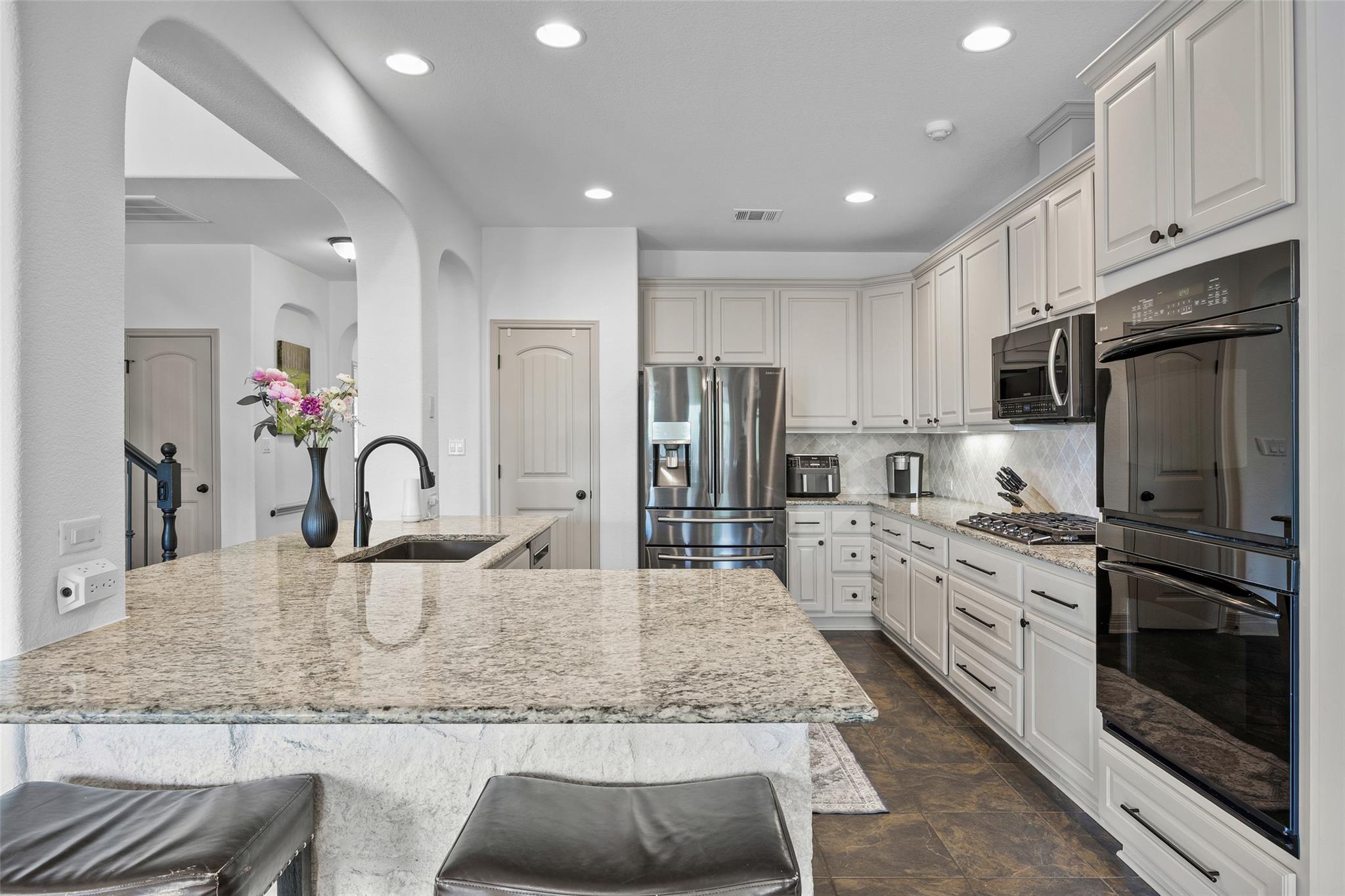 8000 Alophia DR