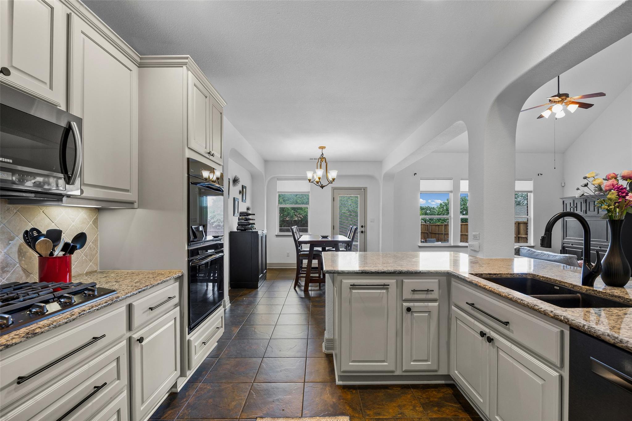 8000 Alophia DR