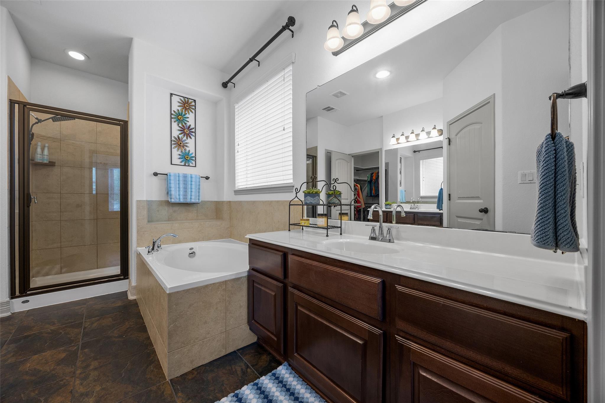 8000 Alophia DR