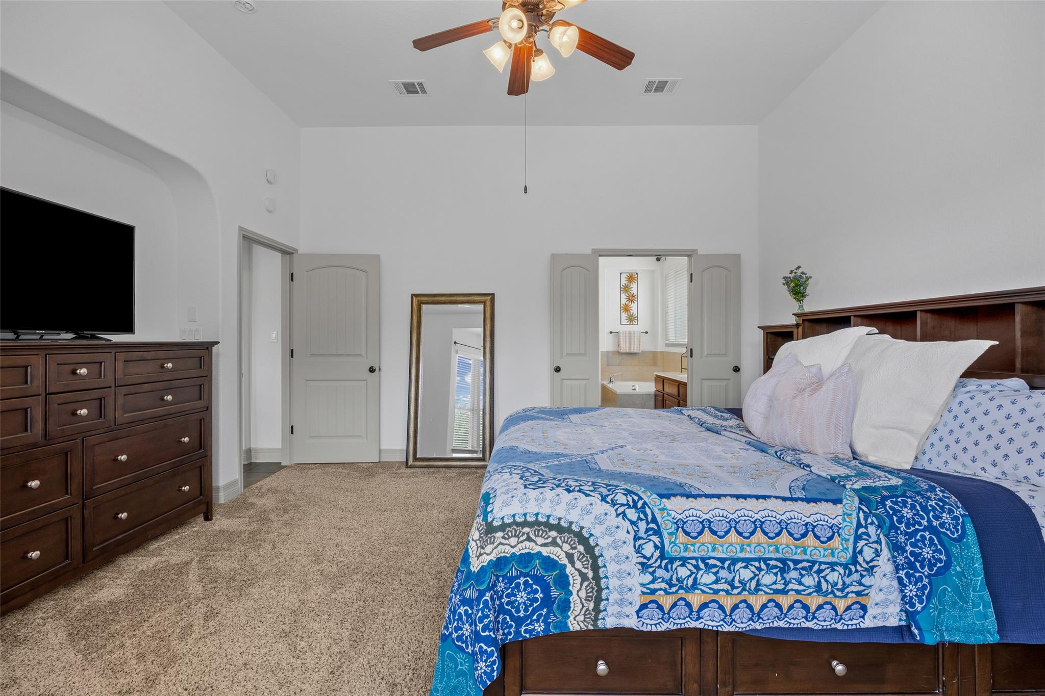 8000 Alophia DR