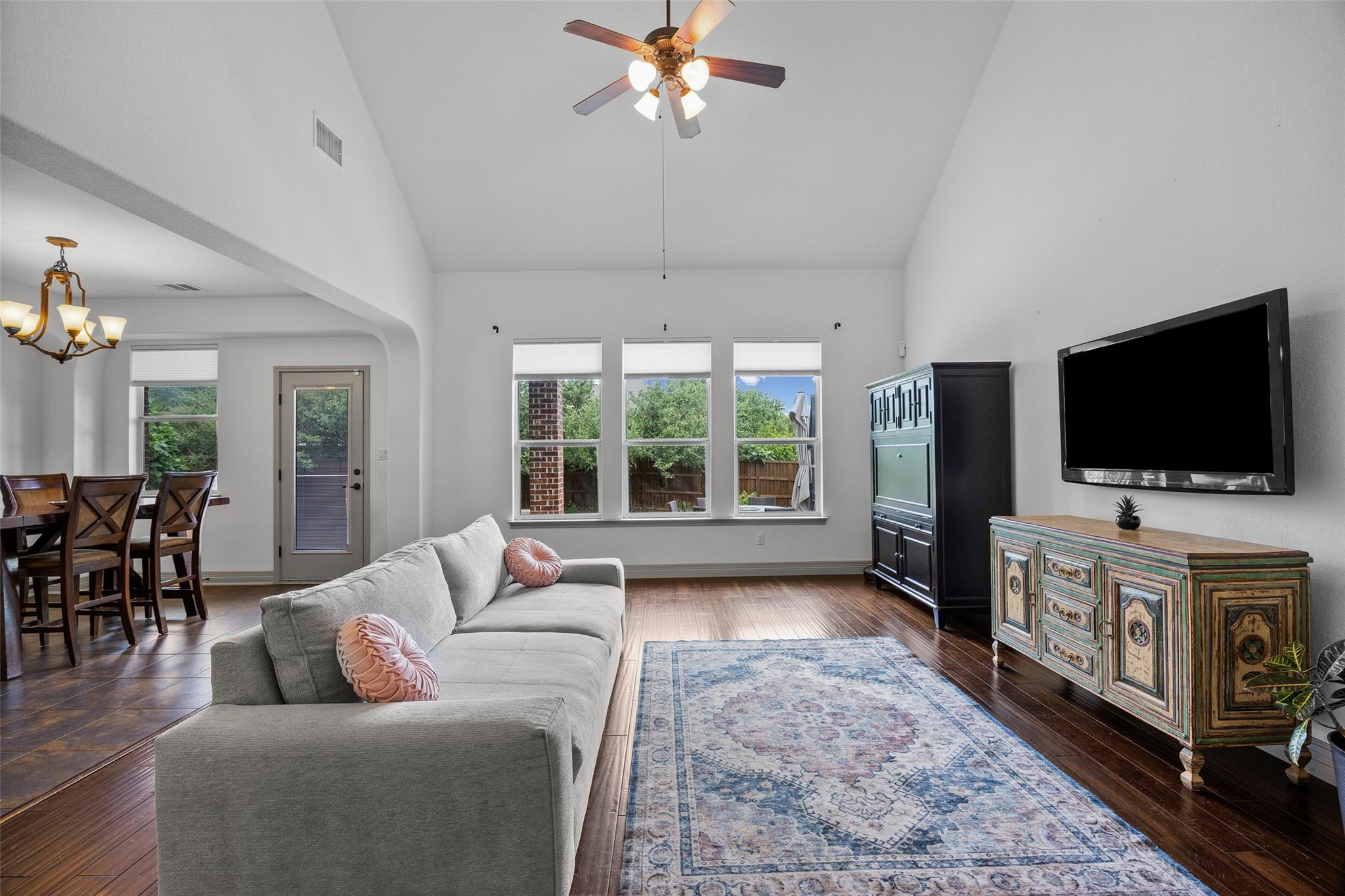 8000 Alophia DR