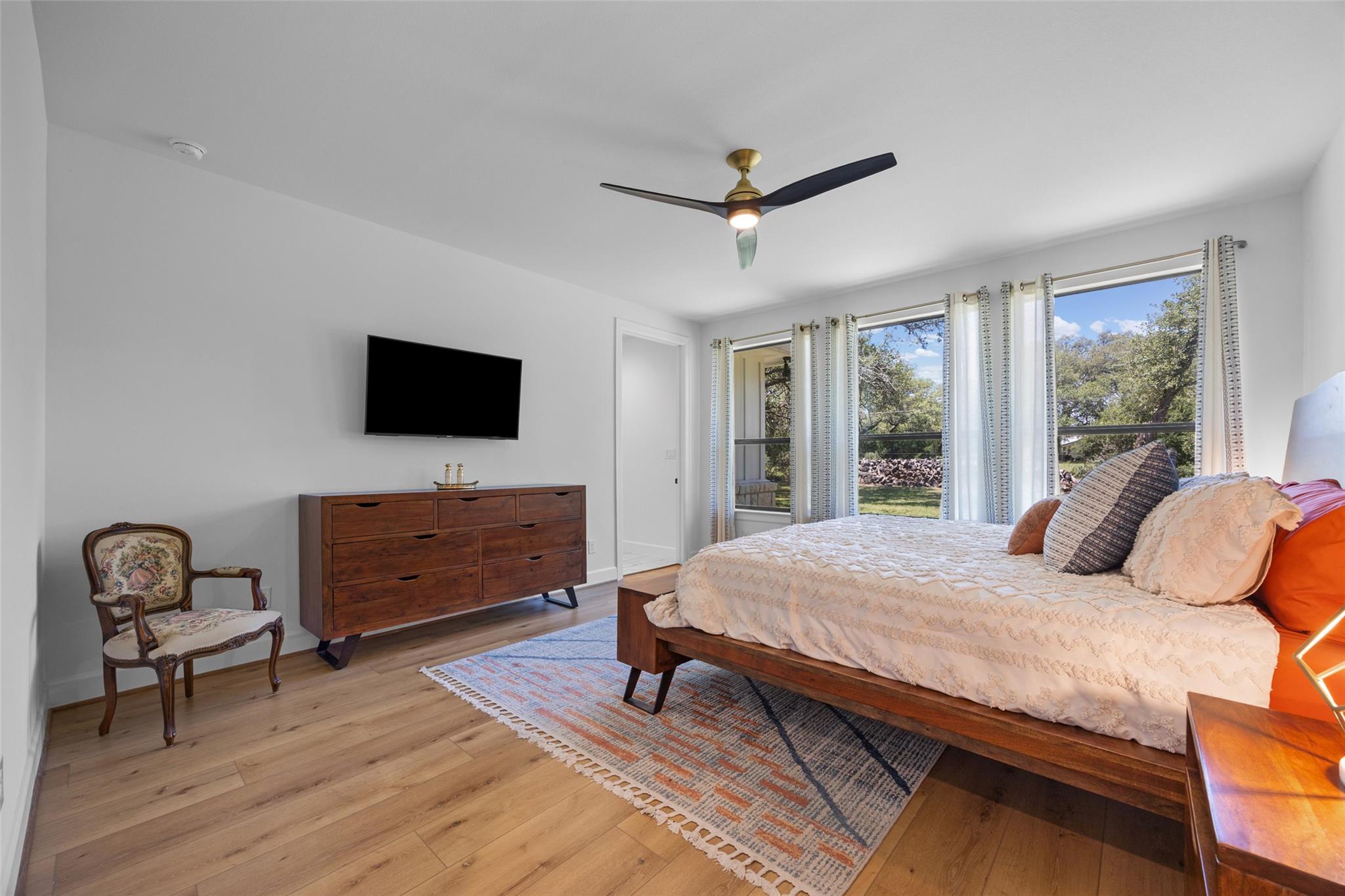 114 Winding Oak DR