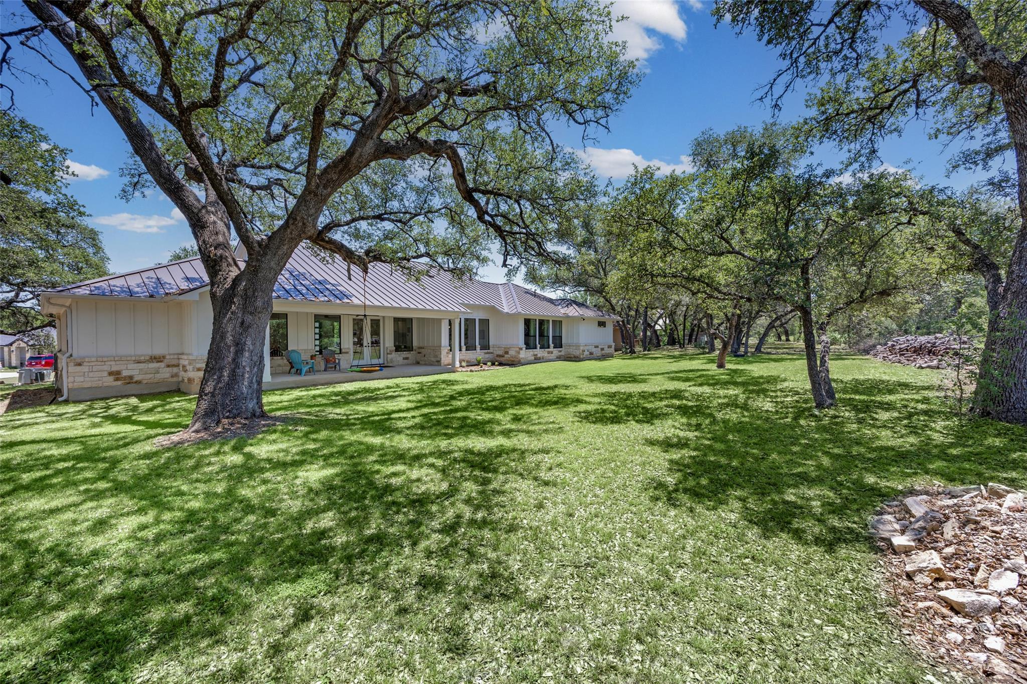114 Winding Oak DR