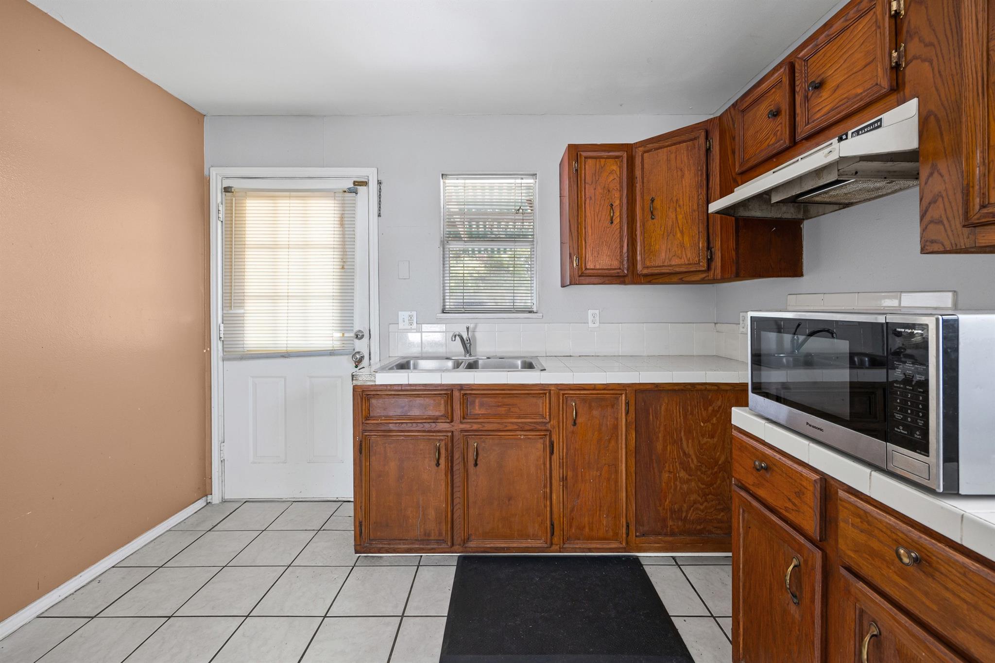 908 Vargas RD