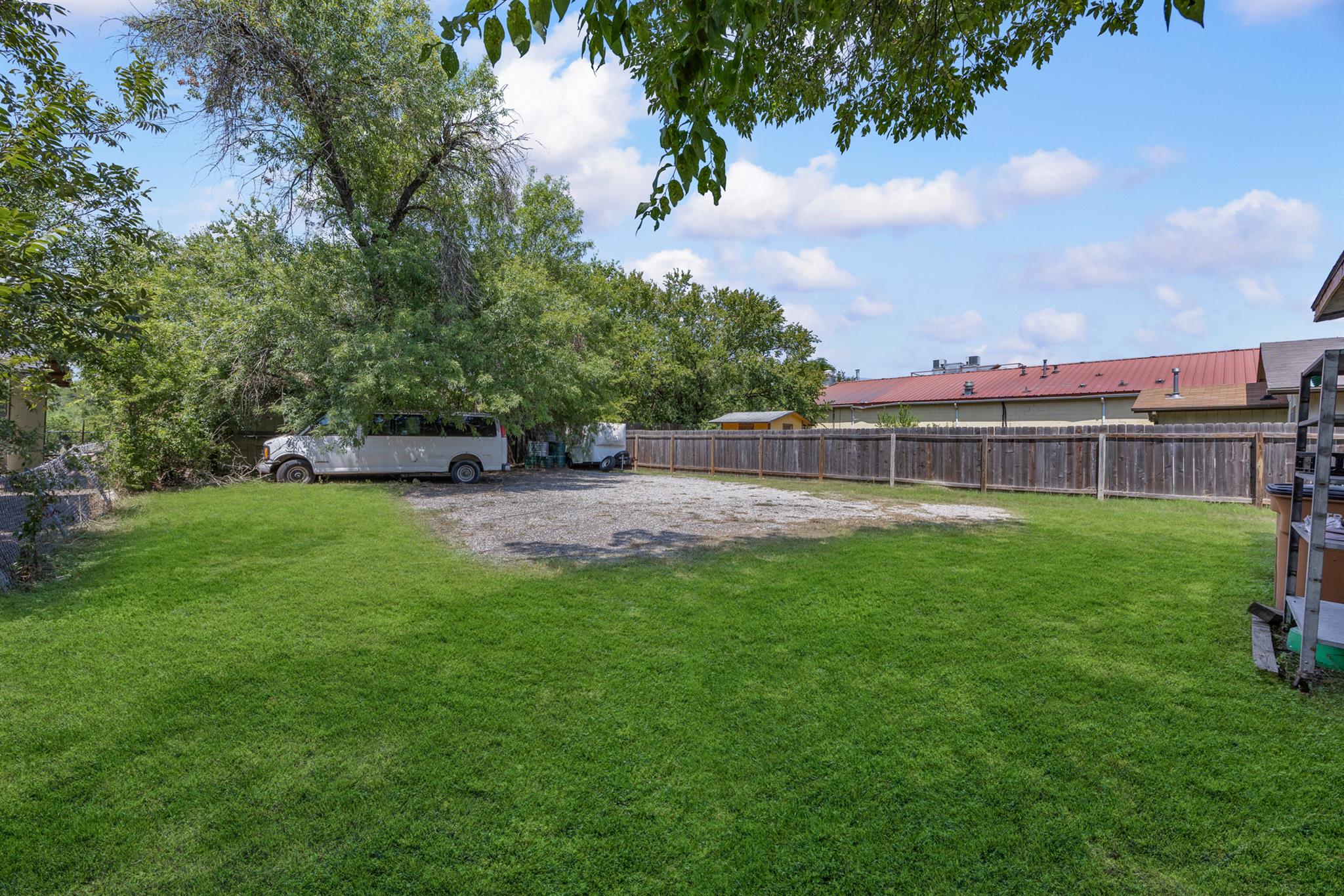 908 Vargas RD