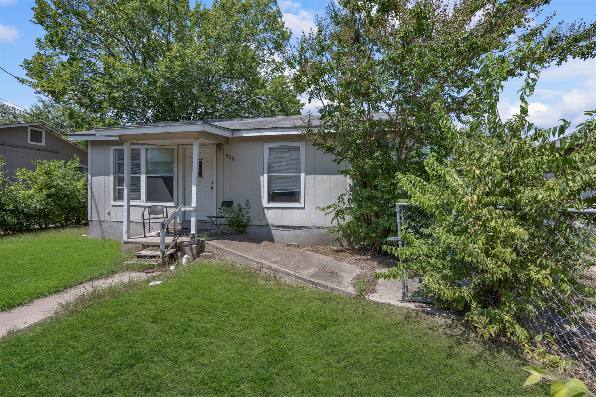 908 Vargas RD