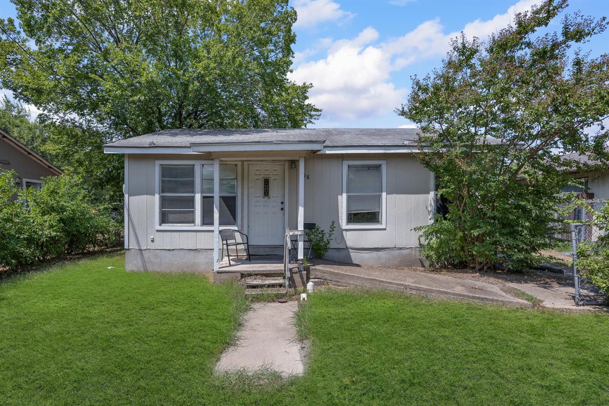 908 Vargas RD