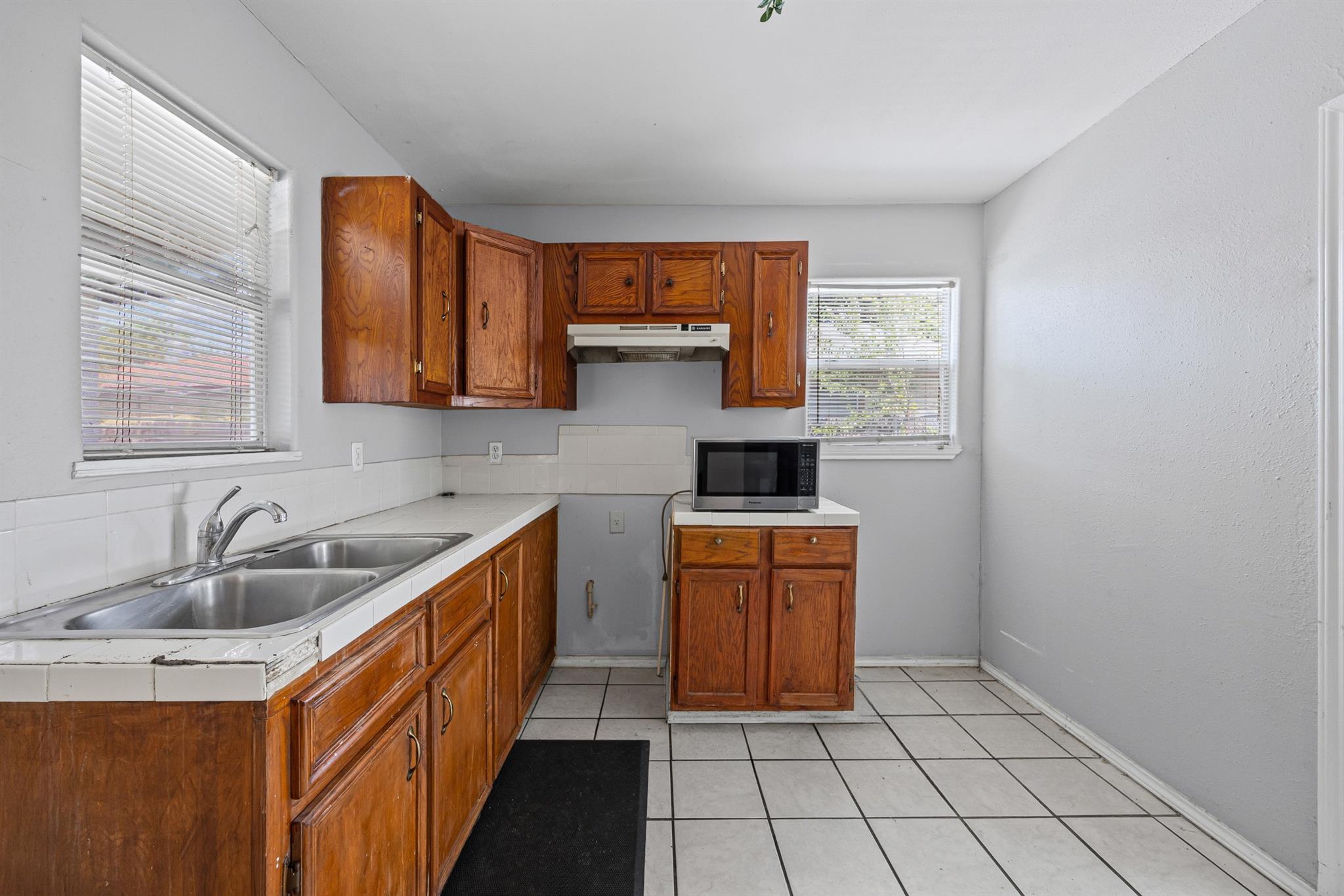 908 Vargas RD