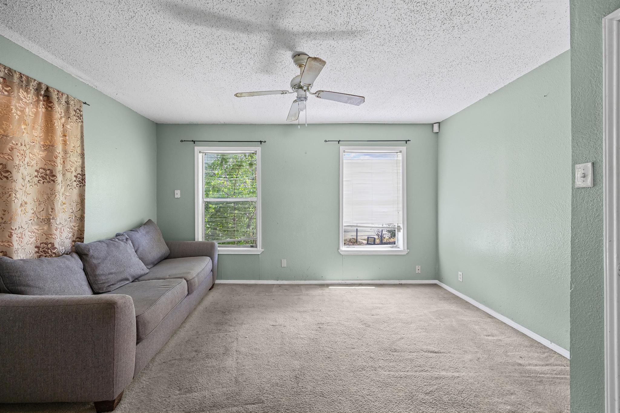 908 Vargas RD