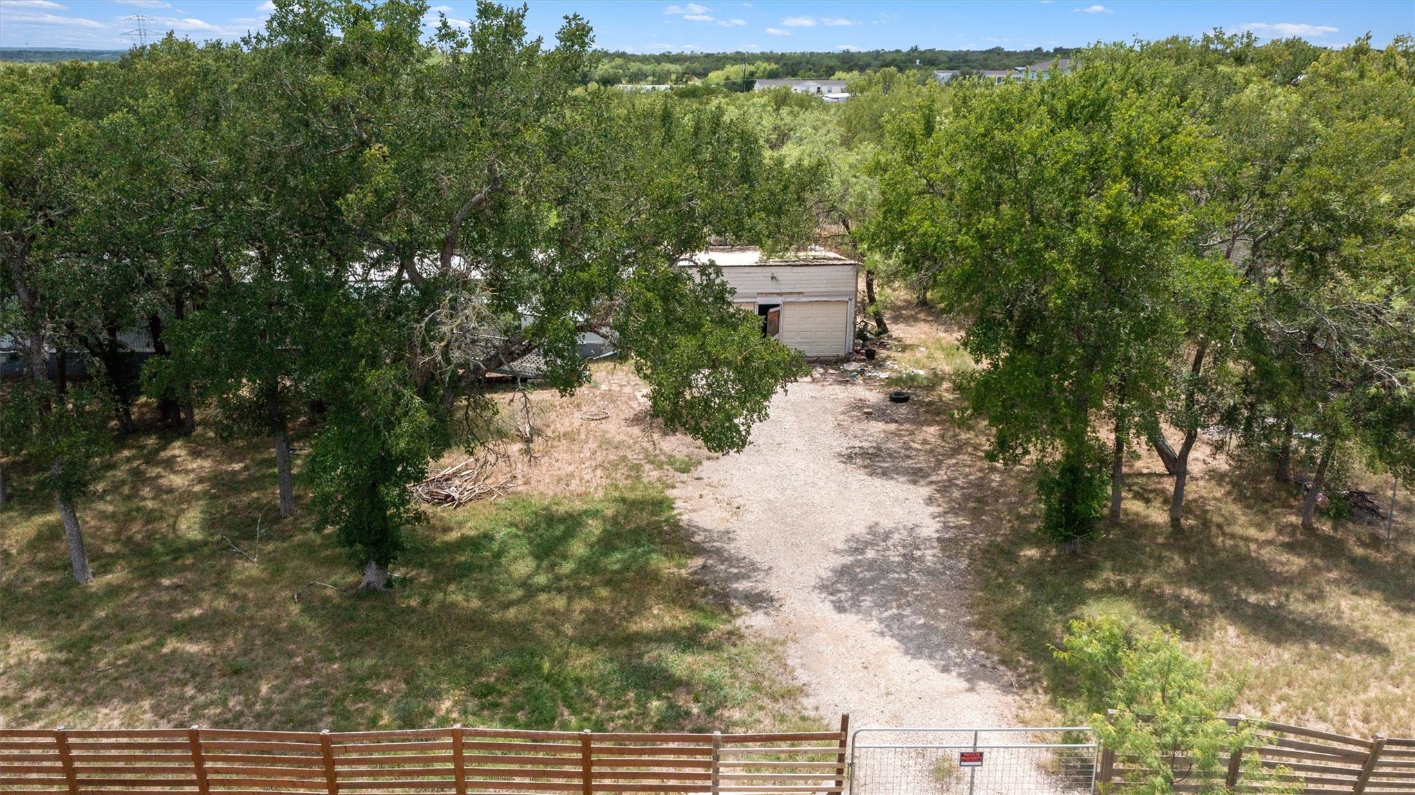 222 Legend Oaks DR